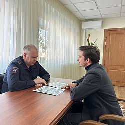 Илья Приходько провел встречу с главным инспектором безопасности дорожного движения по Новгородской области