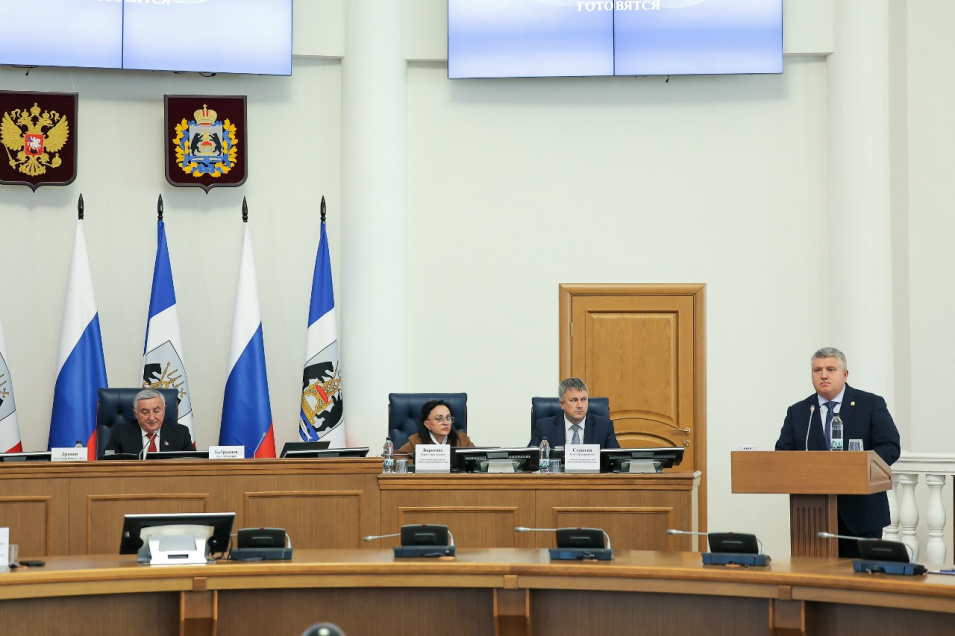Александр Дронов поздравил депутатов Новгородской областной Думы восьмого созыва с началом работы