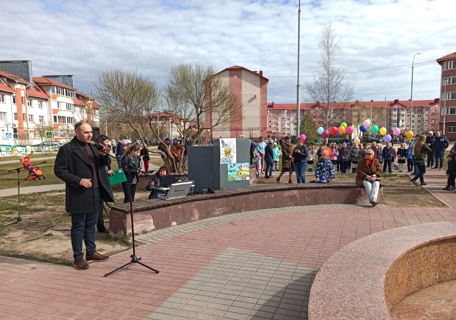 В Псковском микрорайоне прошло мероприятие в честь Дня рождения героя Советского Союза Игоря Каберова