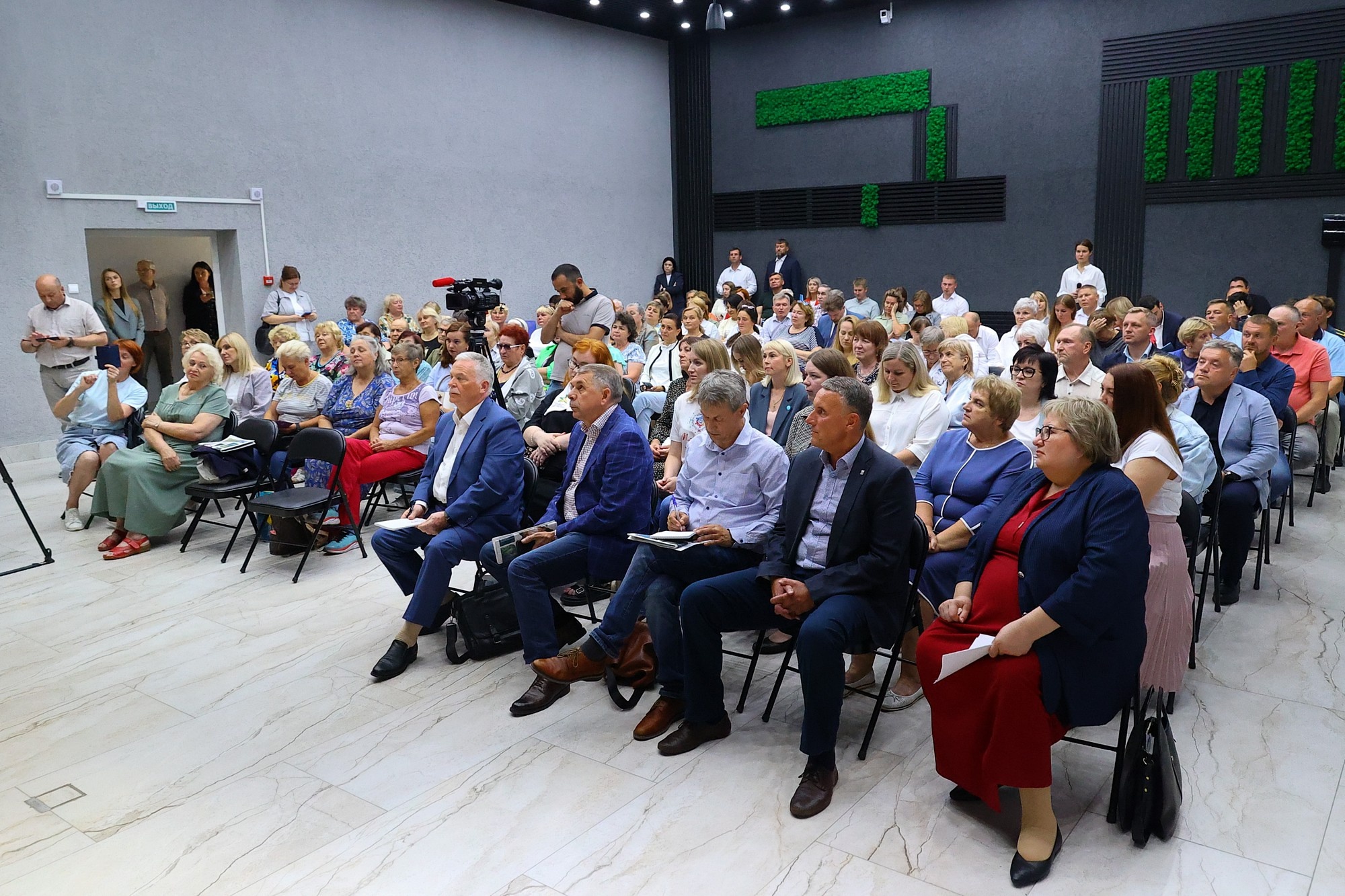 Депутаты приняли участие во встрече врио губернатора Александра Дронова с жителями Западного района Великого Новгорода