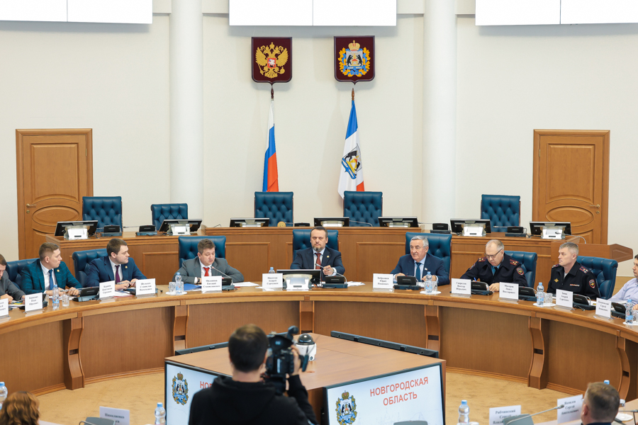 На расширенной коллегии министерства транспорта и дорожного хозяйства Новгородской области обсудили итоги и планы развития дорожной отрасли региона