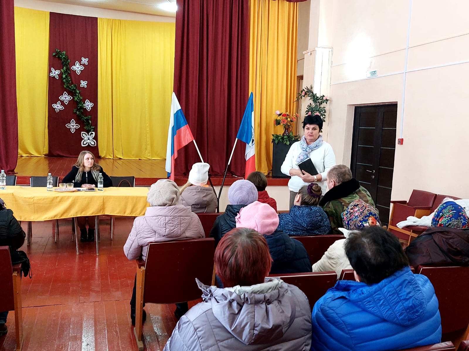 Лариса Артемьева приняла участие в собрании граждан, посвящённом отчёту главы Устюцкого сельского поселения