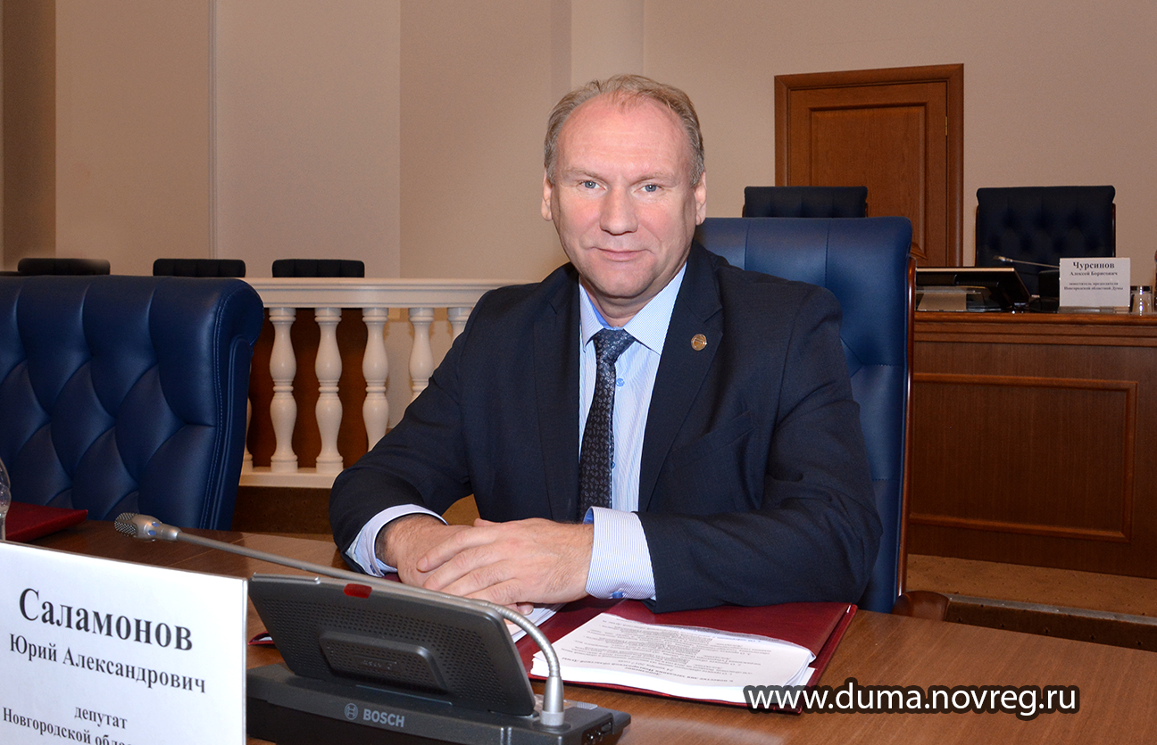 Юрий Саламонов вручил областную награду боровичскому общественнику