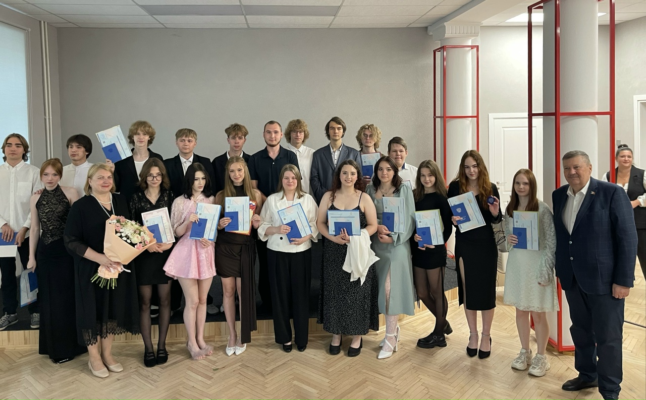 Илья Костусенко напутствовал выпускников школы № 34 