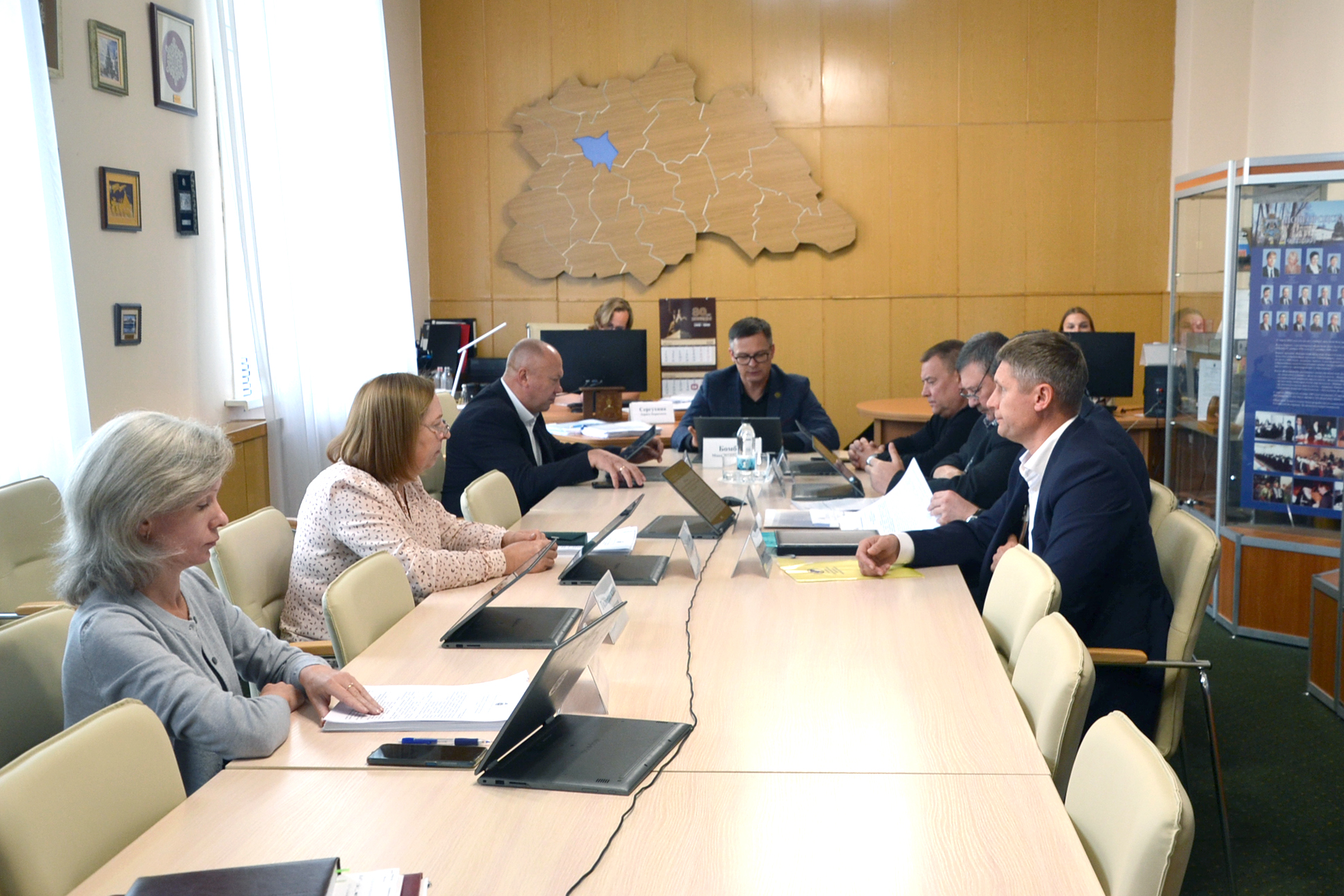 В преддверии заседания Новгородской областной Думы стартовали заседания профильных комитетов