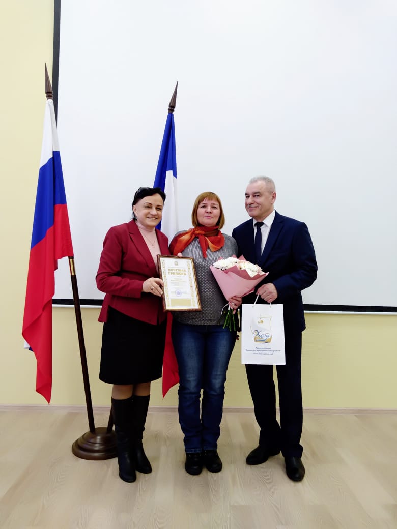 Ольга Борисова вручила Почетную грамоту Новгородской областной Думы медицинской сестре Холмского филиала Поддорской ЦРБ