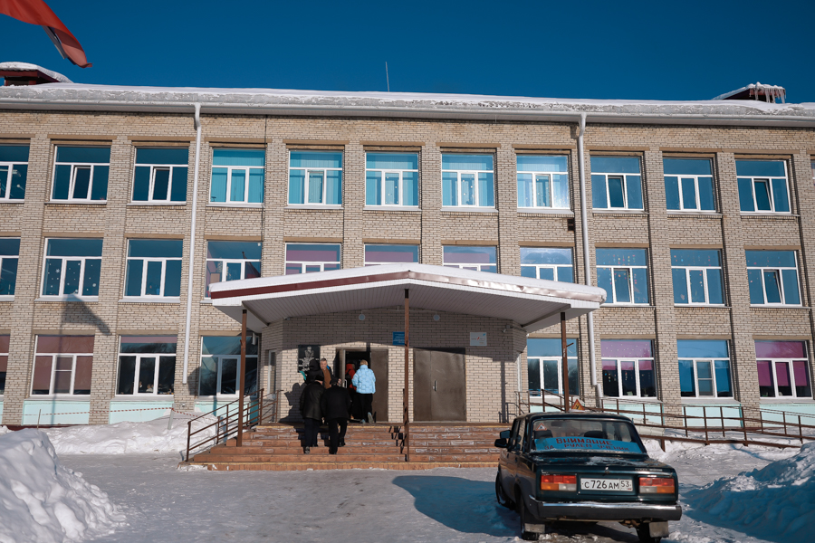 В рамках выездного заседания профильных комитетов Новгородской областной Думы депутаты посетили социальные объекты Пестовского округа