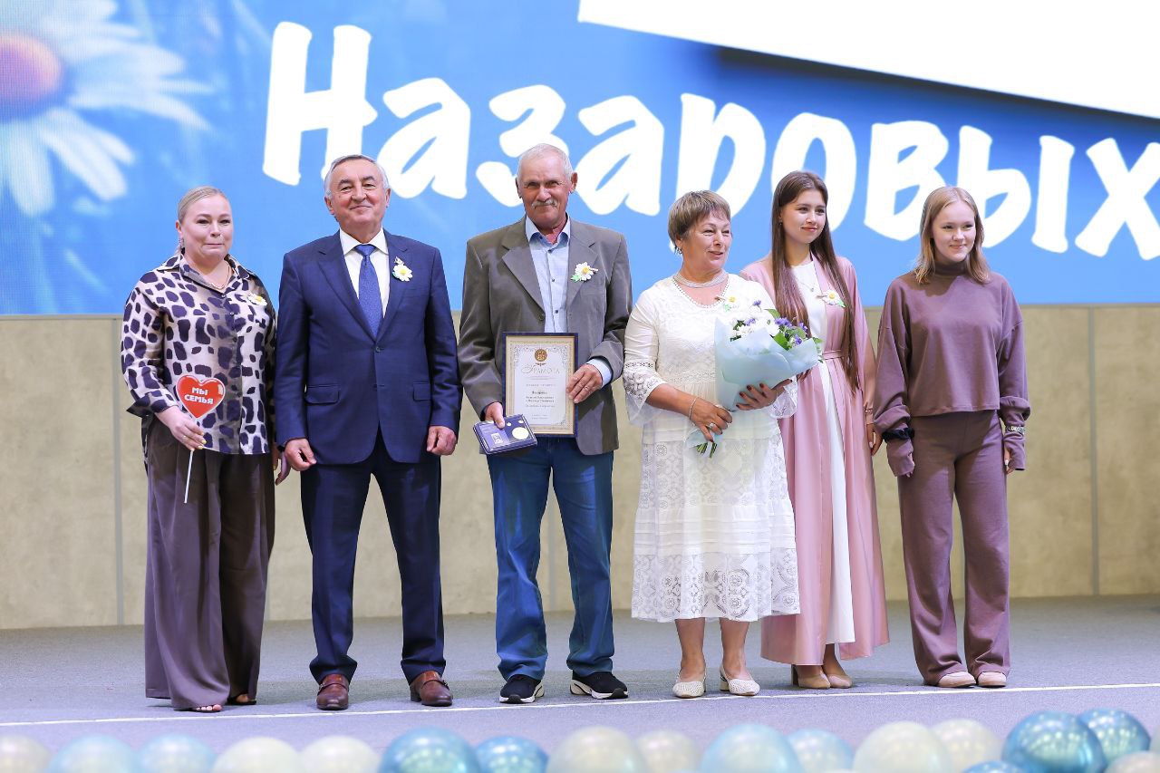 Новгородские семьи чествовали в День семьи, любви и верности