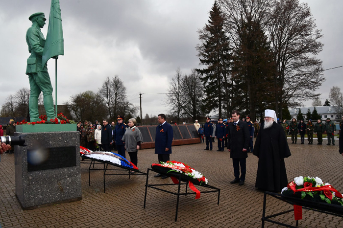 Елена Писарева приняла участие в траурной церемонии в Мясном Бору