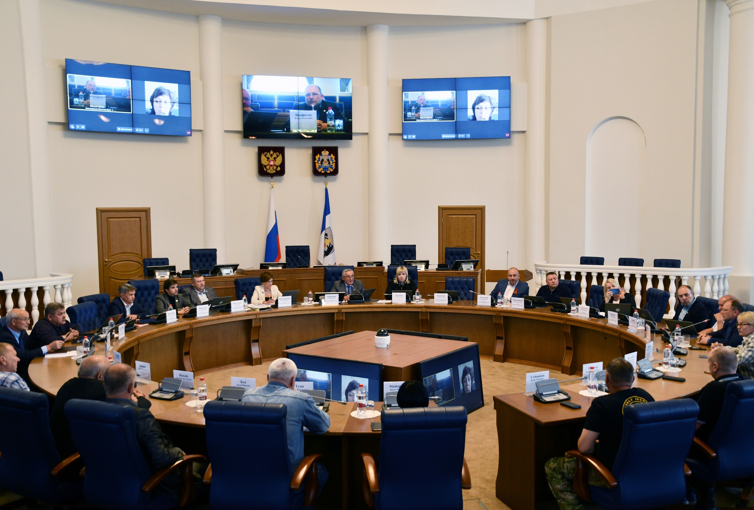 Комитет Новгородской областной Думы по образованию, культуре и спорту совместно с представителями поисковых отрядов обсудил дату празднования Дня поисковика