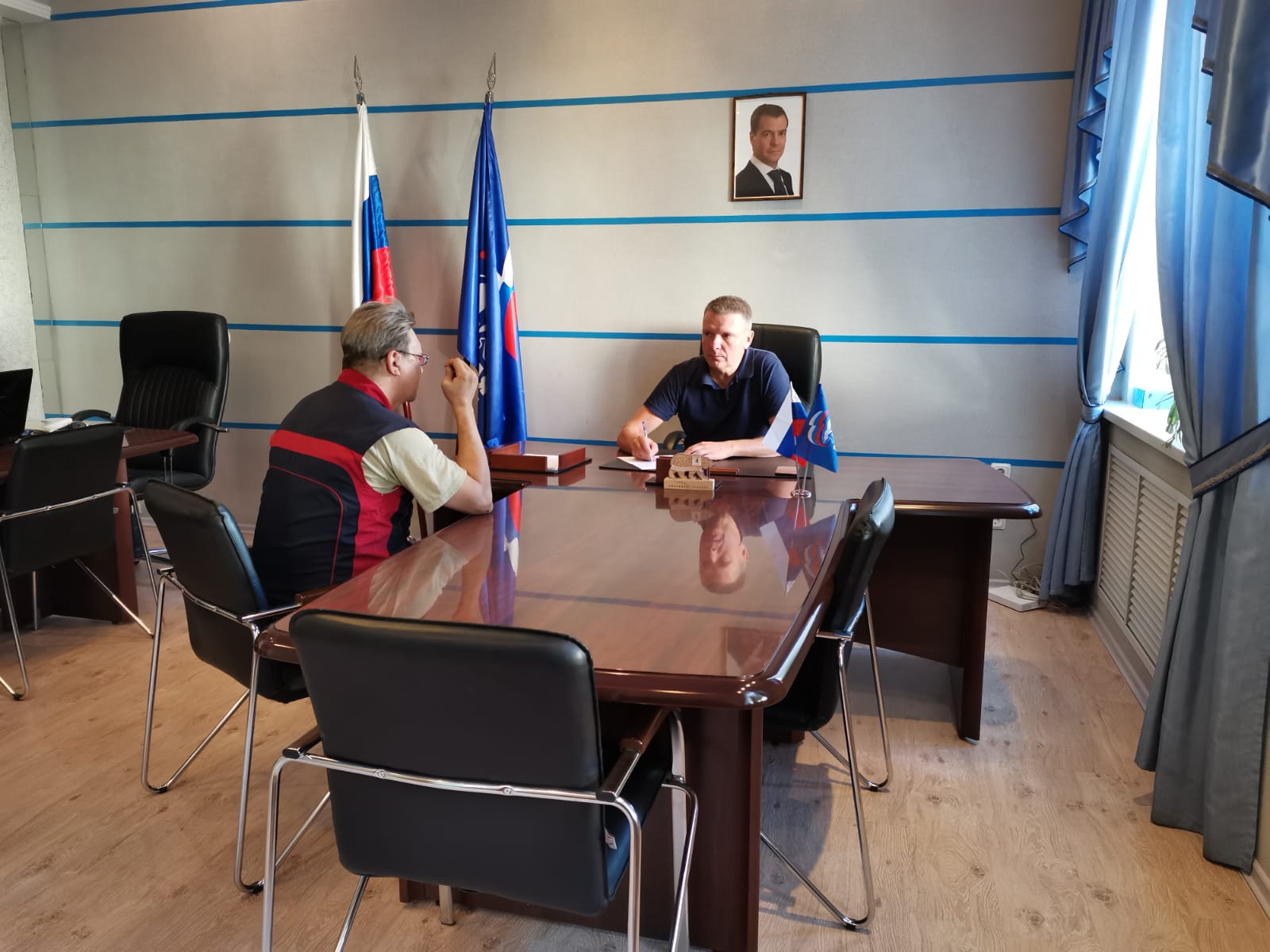 Депутаты Новгородской областной Думы провели личные и дистанционные приёмы граждан на этой неделе