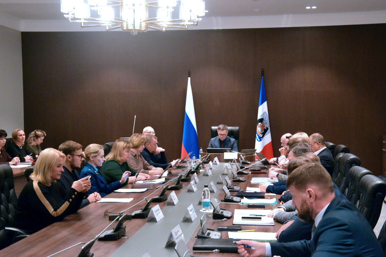 Депутаты продолжают прорабатывать повестку дня предстоящего заседания Новгородской областной Думы