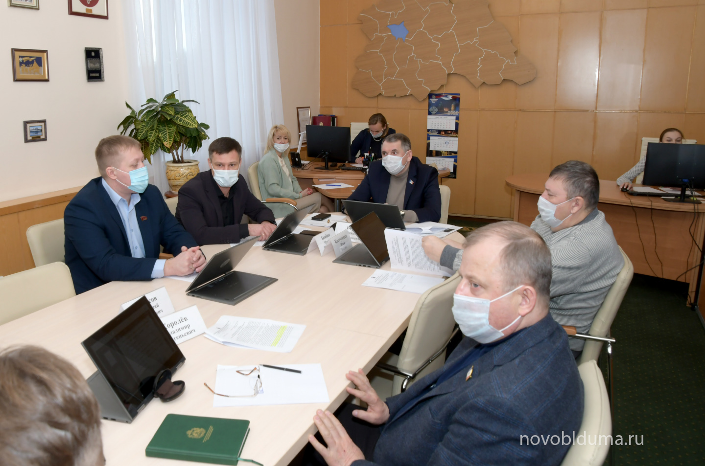 На площадке профильного думского комитета прошло обсуждение законопроекта о праве ФНС накладывать арест на имущество налогоплательщика до решения суда