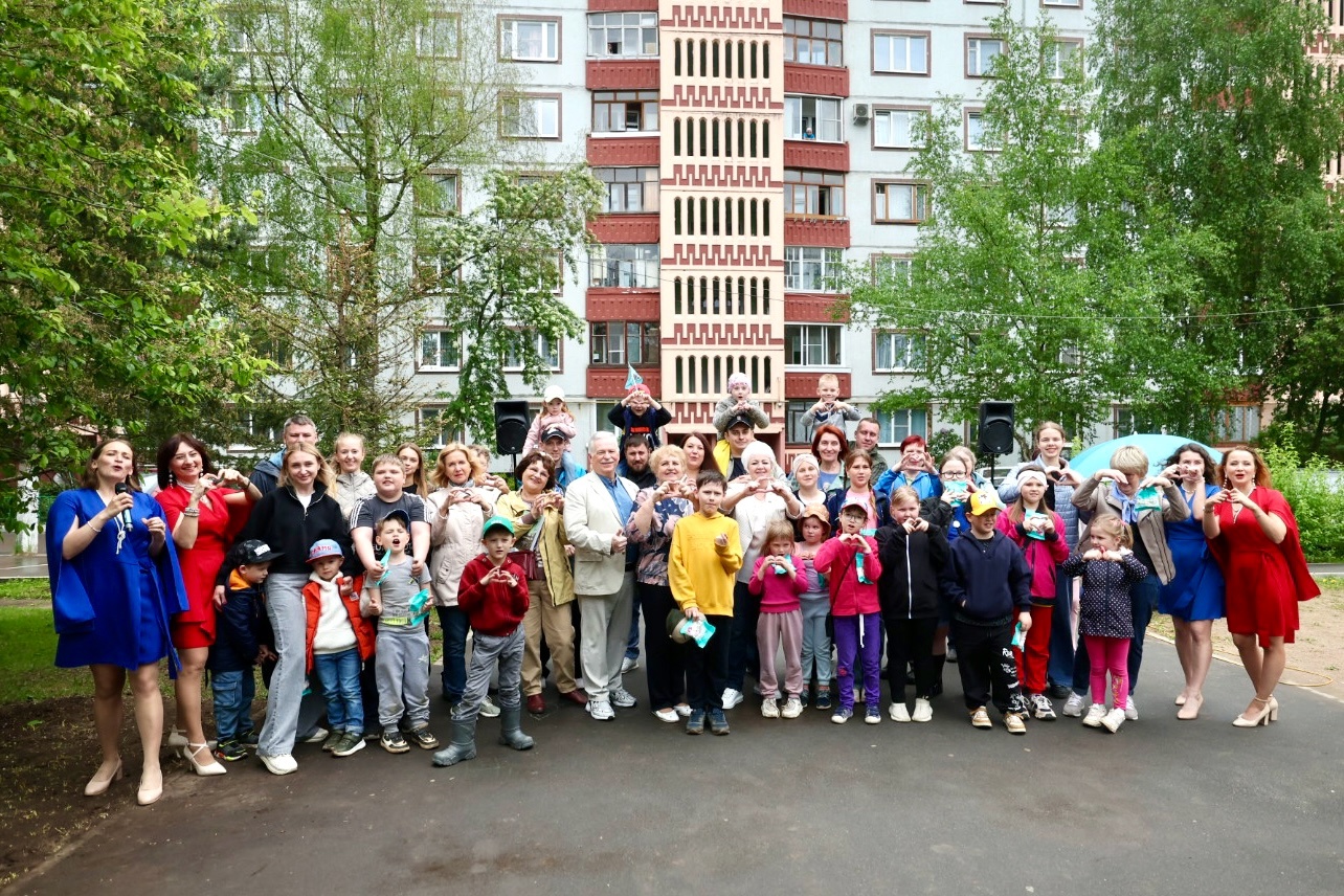 В Великом Новгороде прошло мероприятие, посвященное Дню соседей и юбилею ТОС «Шестой двор»