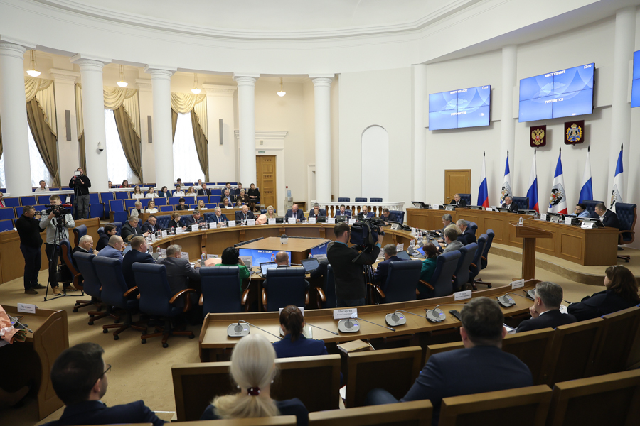Новгородская областная Дума продолжает работу над законодательным обеспечением поддержки участников СВО и членов их семей