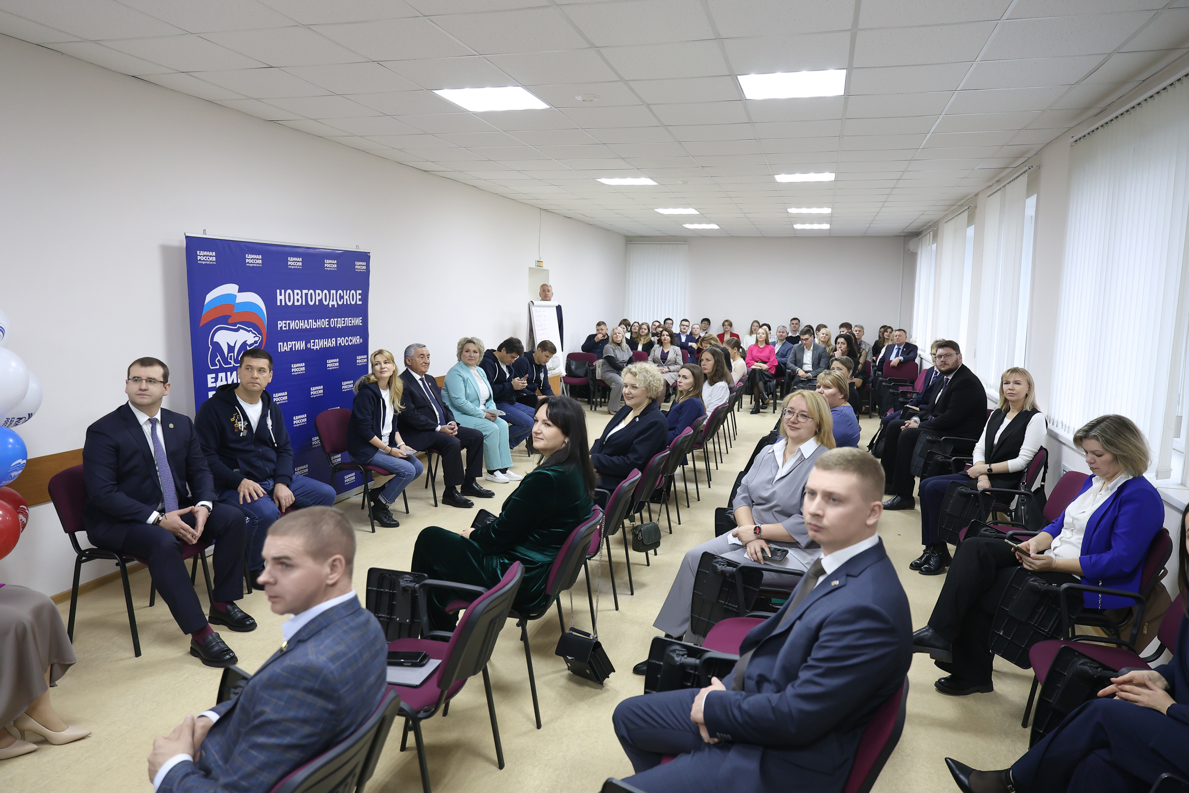 Депутаты Новгородской областной Думы принимают участие в проекте «Академия молодых политиков»