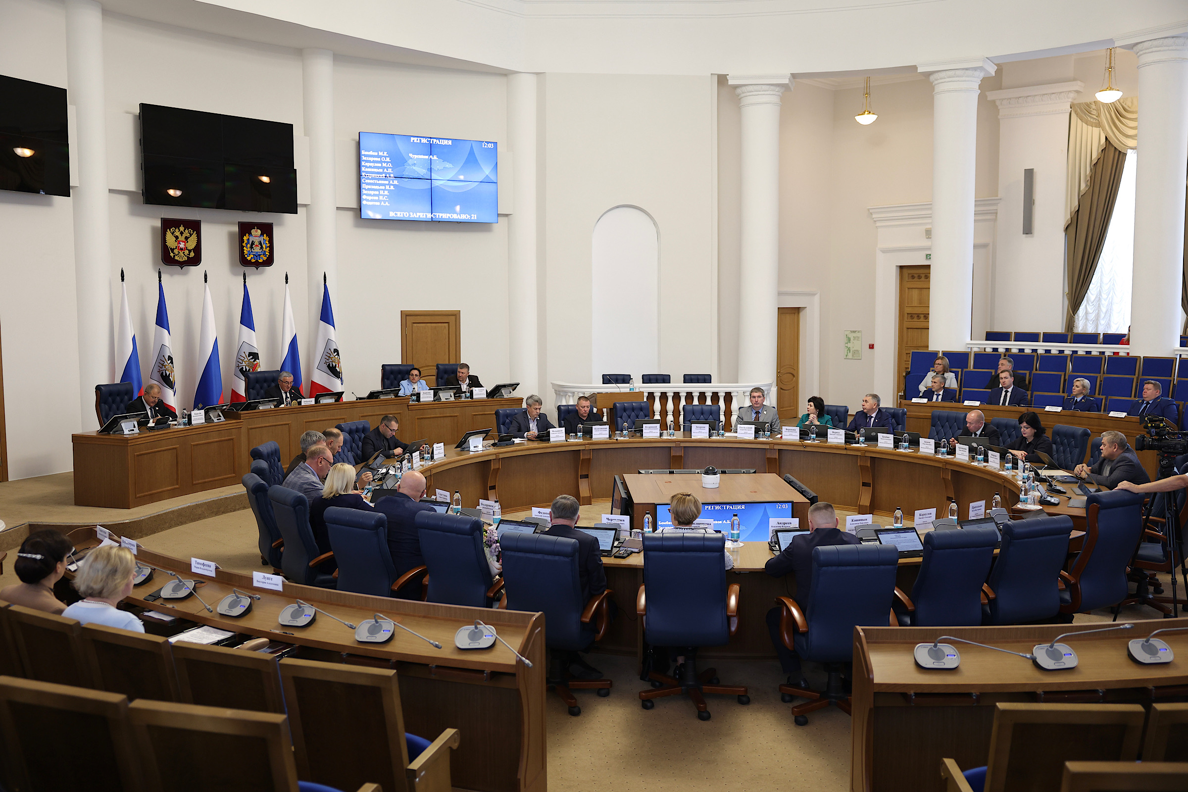 Новгородская областная Дума установила региональный коэффициент налога для иностранных граждан, работающих в Новгородской области по патенту