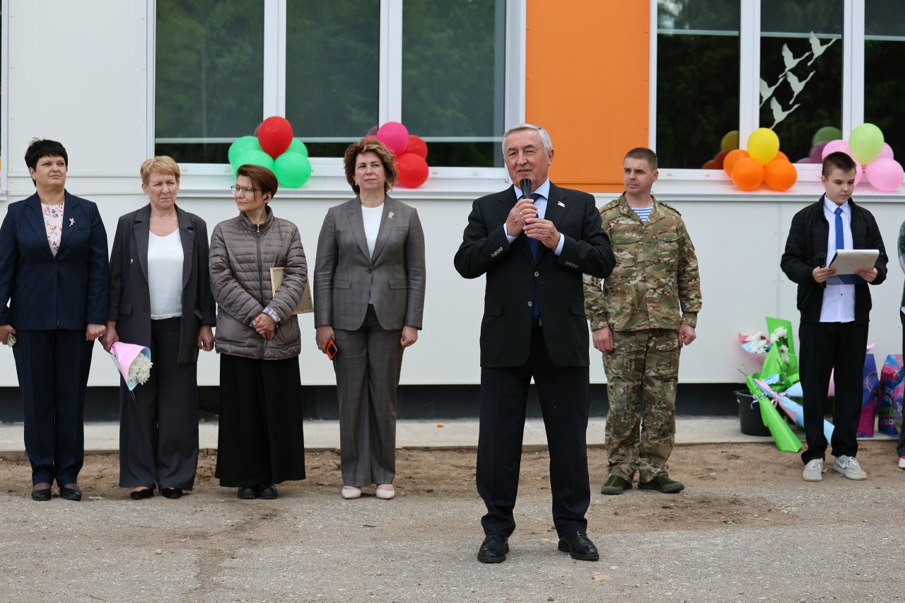 В Новгородской области прозвенели последние звонки