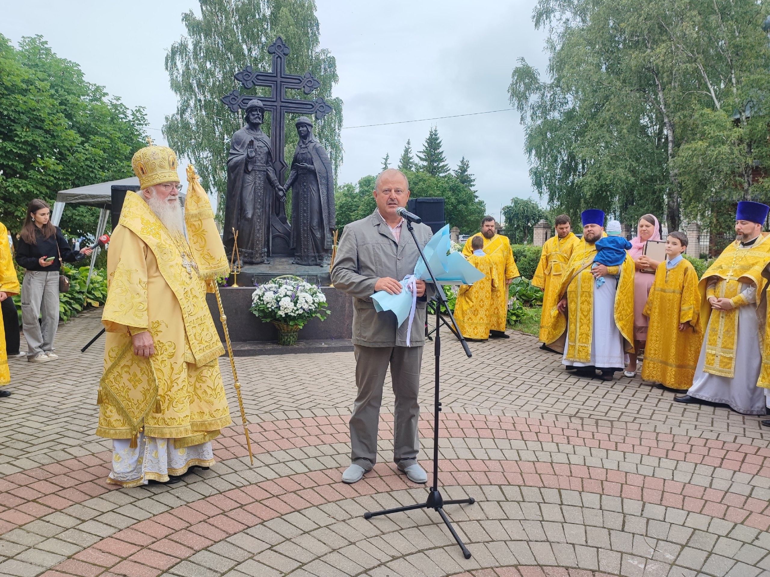 В Великом Новгороде проходят торжественные мероприятия, посвященные Дню  семьи, любви и верности | 08.07.2024 | Великий Новгород - БезФормата