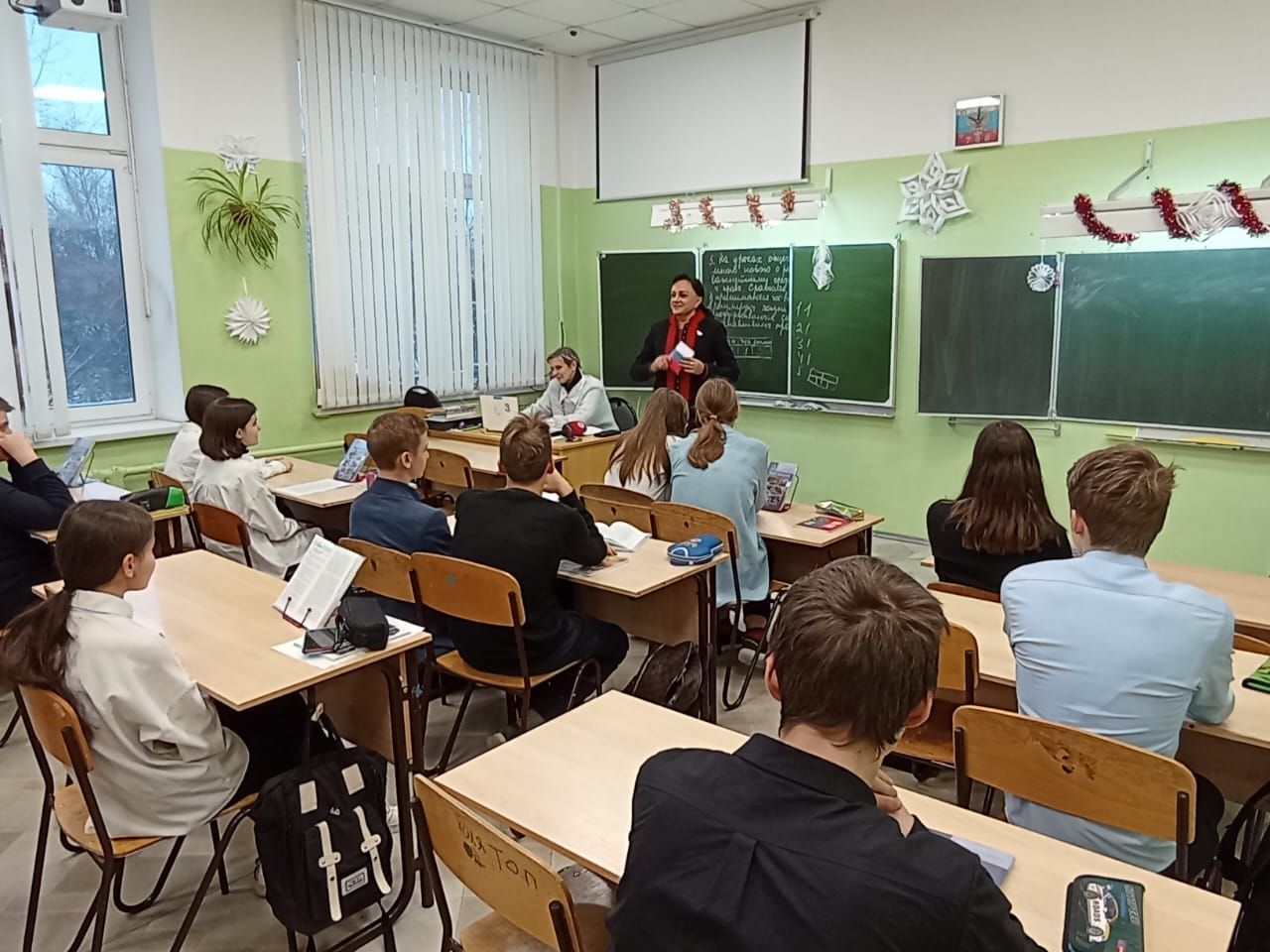 Вице-спикер рассказала школьникам о главном законе страны - Конституции Российской Федерации