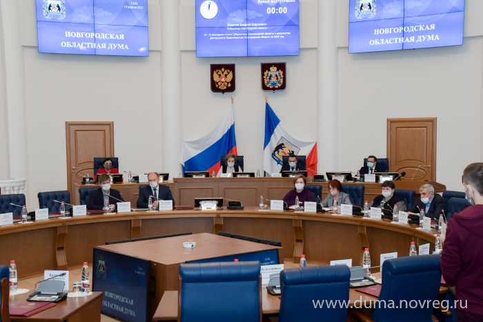 Депутаты заслушали отчёт главы региона и задали ему свои вопросы