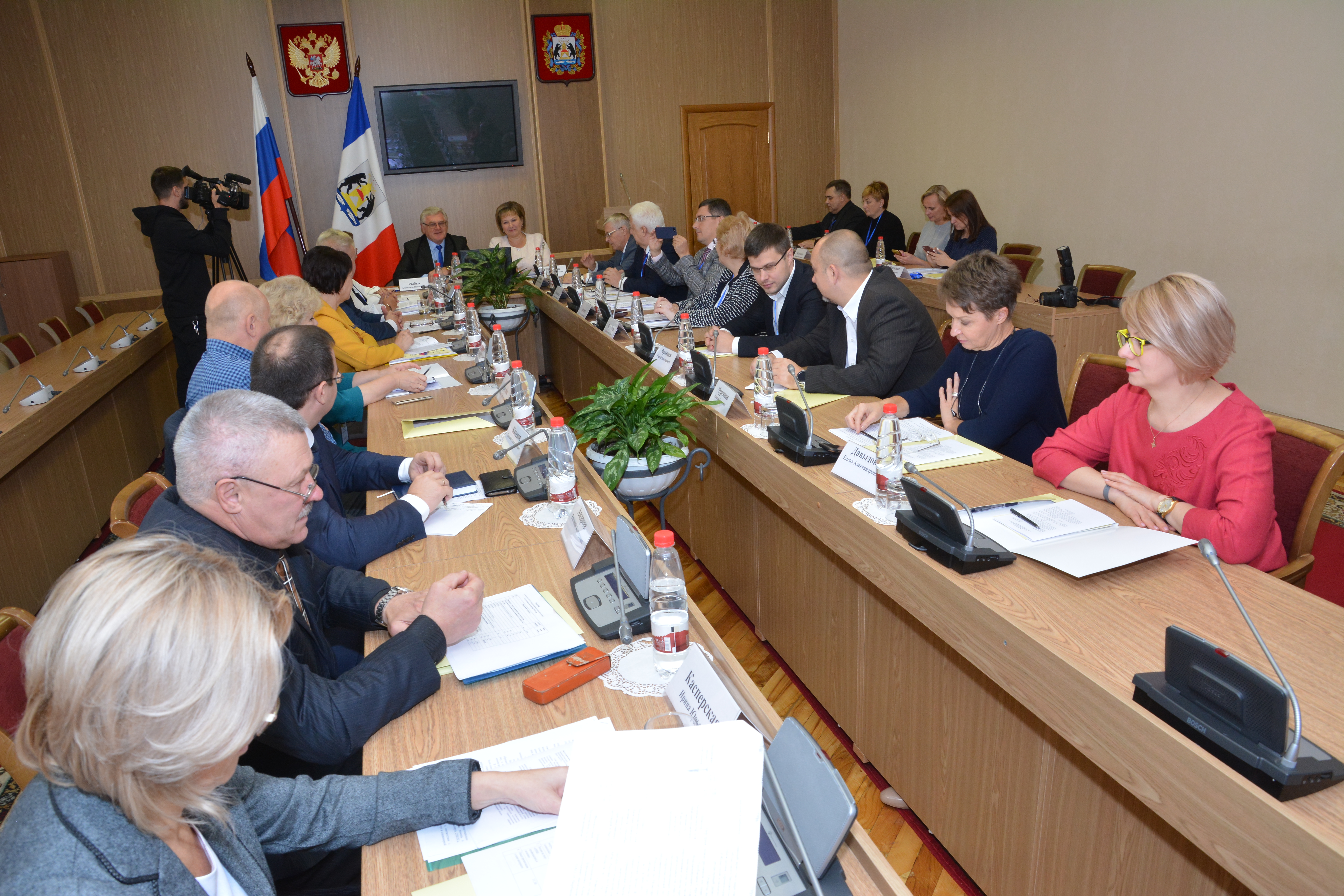 Парламентарии Северо-Запада обсудили в Великом Новгороде законодательные инициативы в социальной сфере