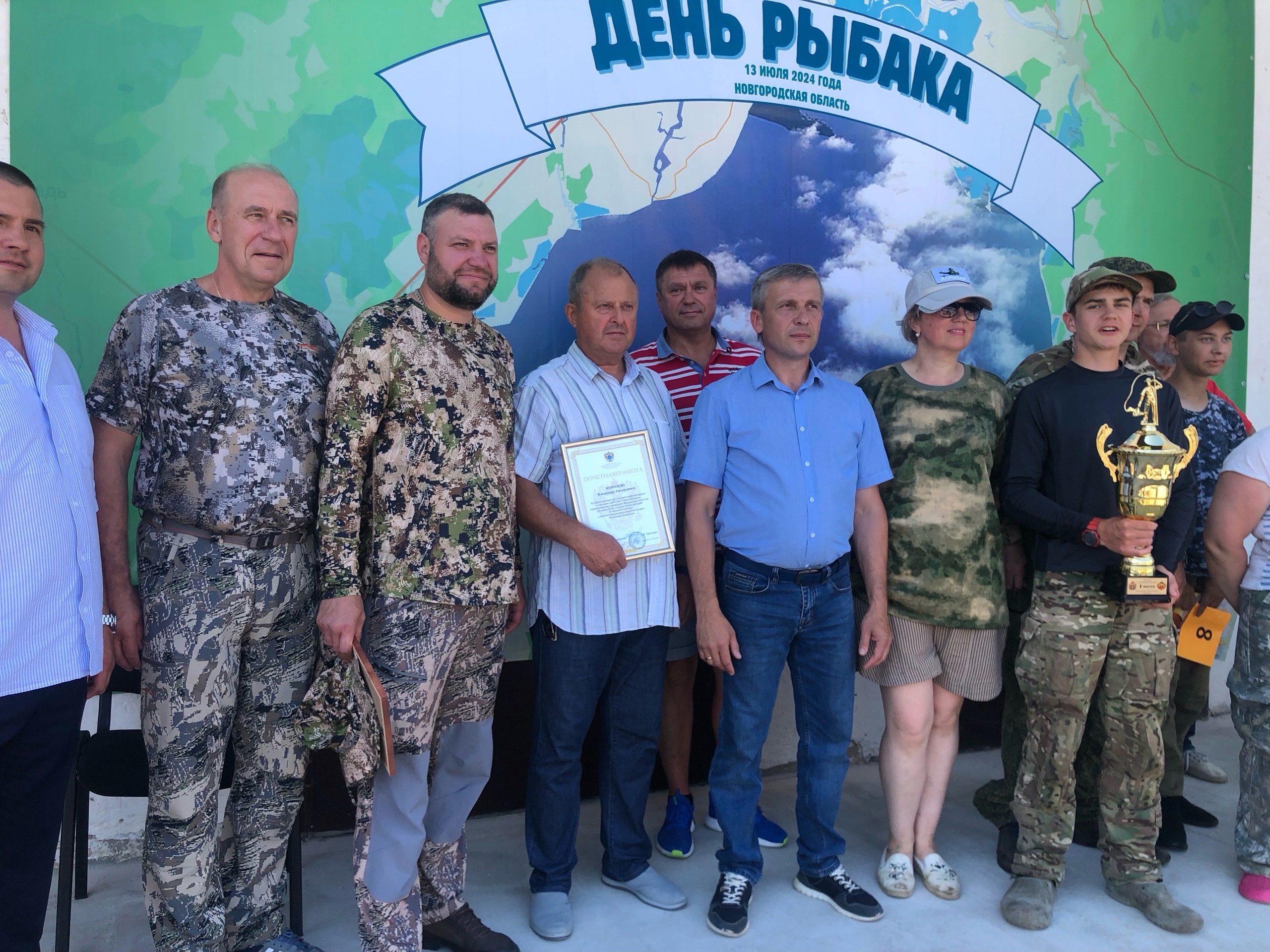 В деревне Взвад Старорусского района впервые состоялся фестиваль «Семейная рыбалка», приуроченный ко Дню рыбака