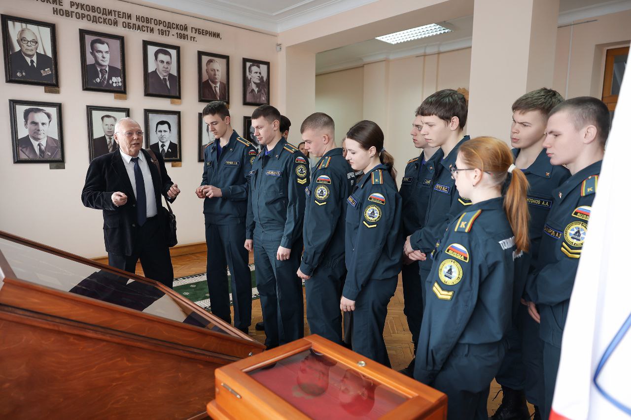 Студенты Технологического колледжа посетили Новгородскую областную Думу