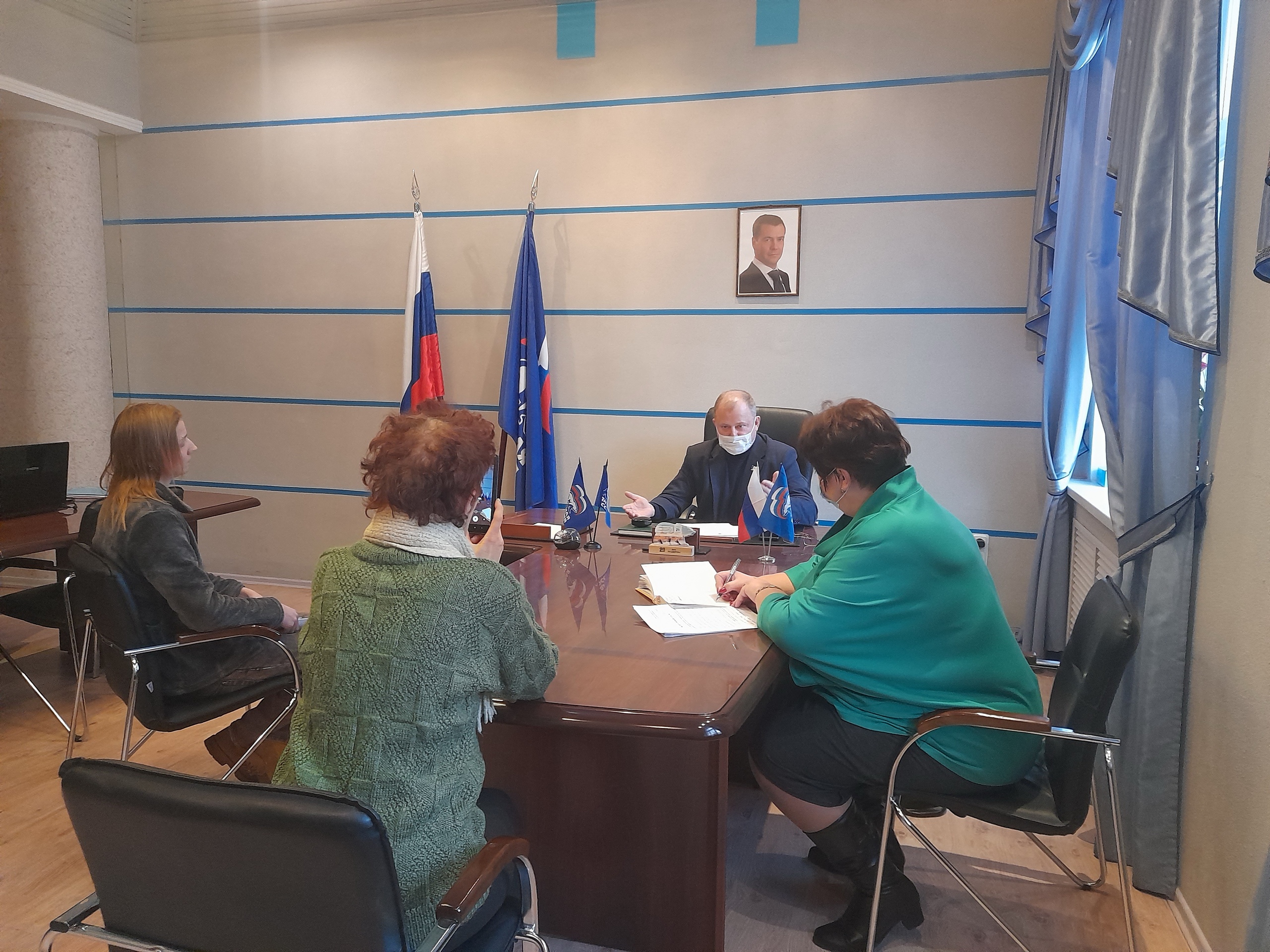 Владимир Королев провел прием граждан по личным вопросам