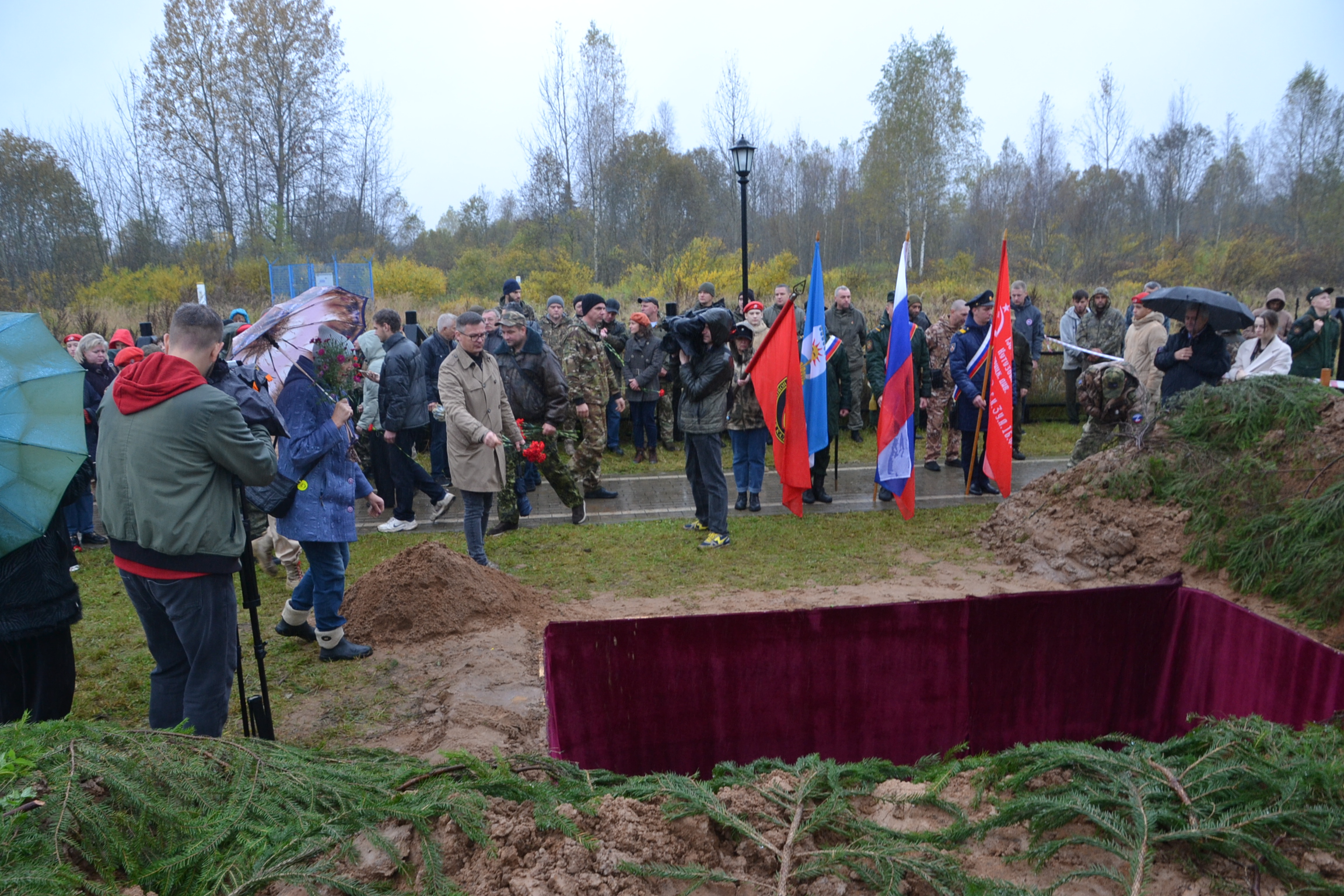 В Мясном Бору захоронили останки бойцов, погибших в годы Великой Отечественной войны