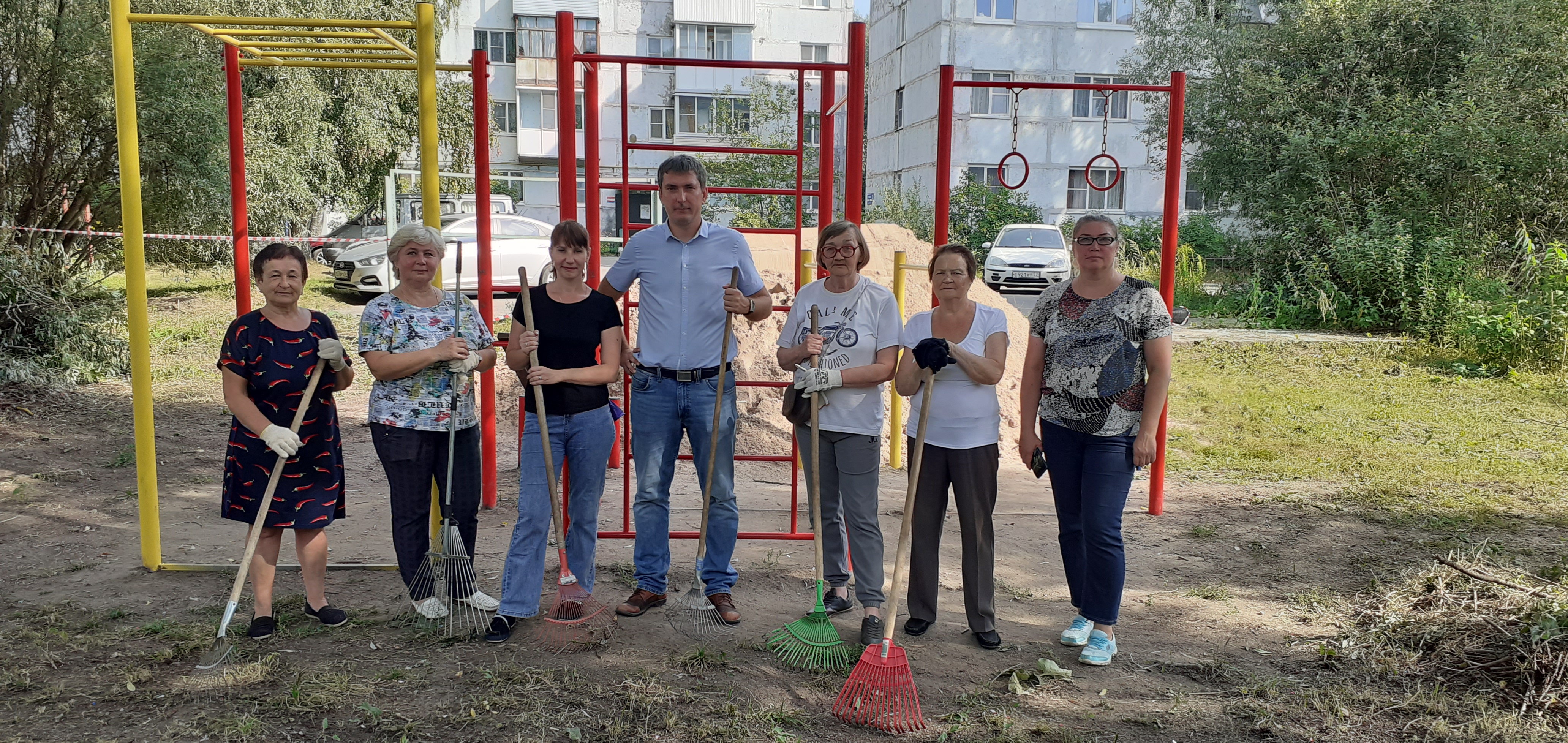 Андрей Гетманский помог в подготовке территории на ул. 20 Января Великого Новгорода к дальнейшему благоустройству
