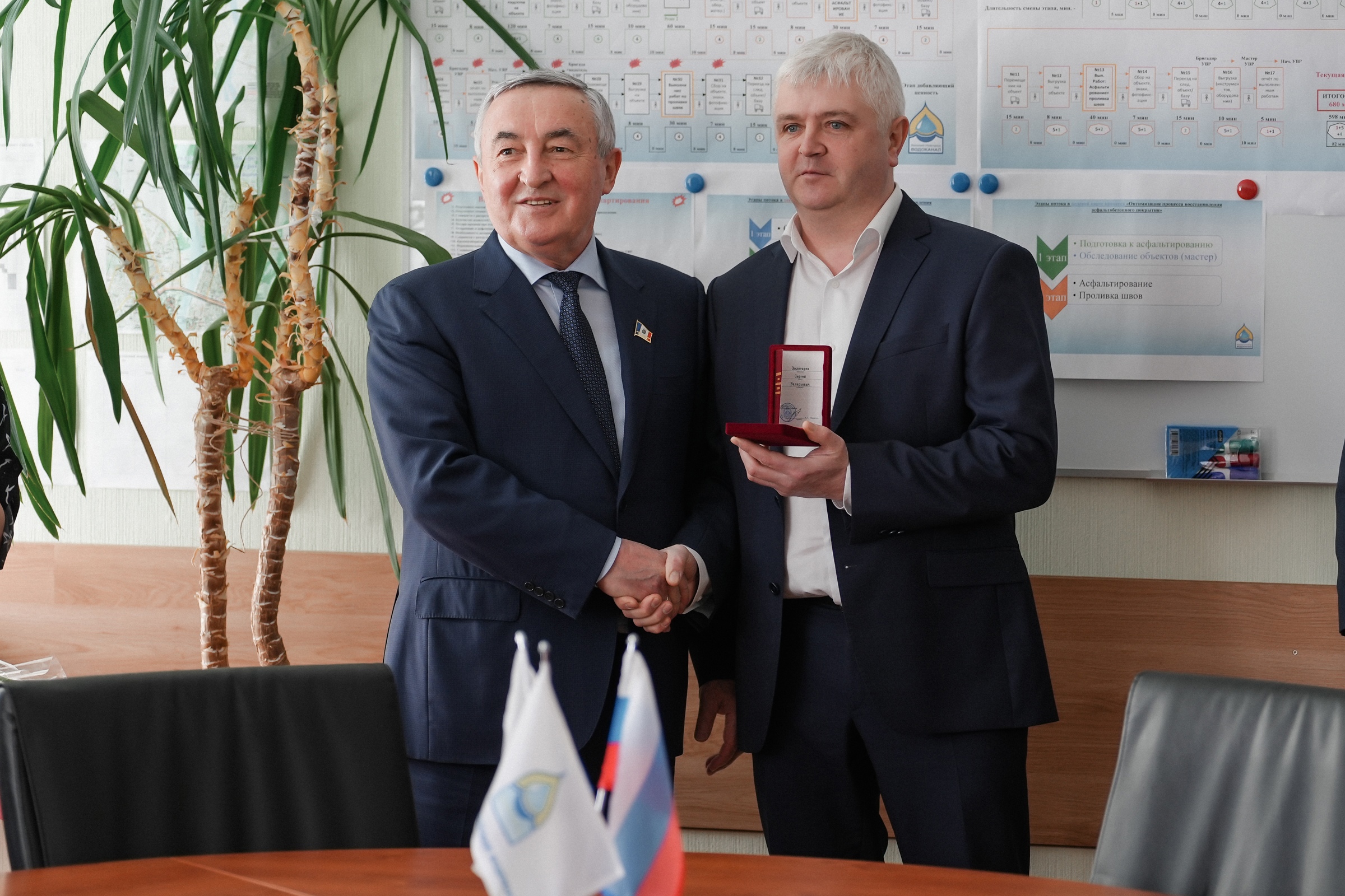 Юрий Бобрышев поздравил работников «Новгородского водоканала» с профессиональным праздником