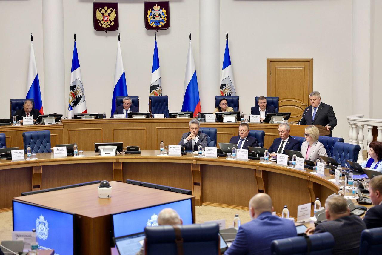 Александр Дронов ответил на вопросы депутатов и поддержал предложения парламентариев