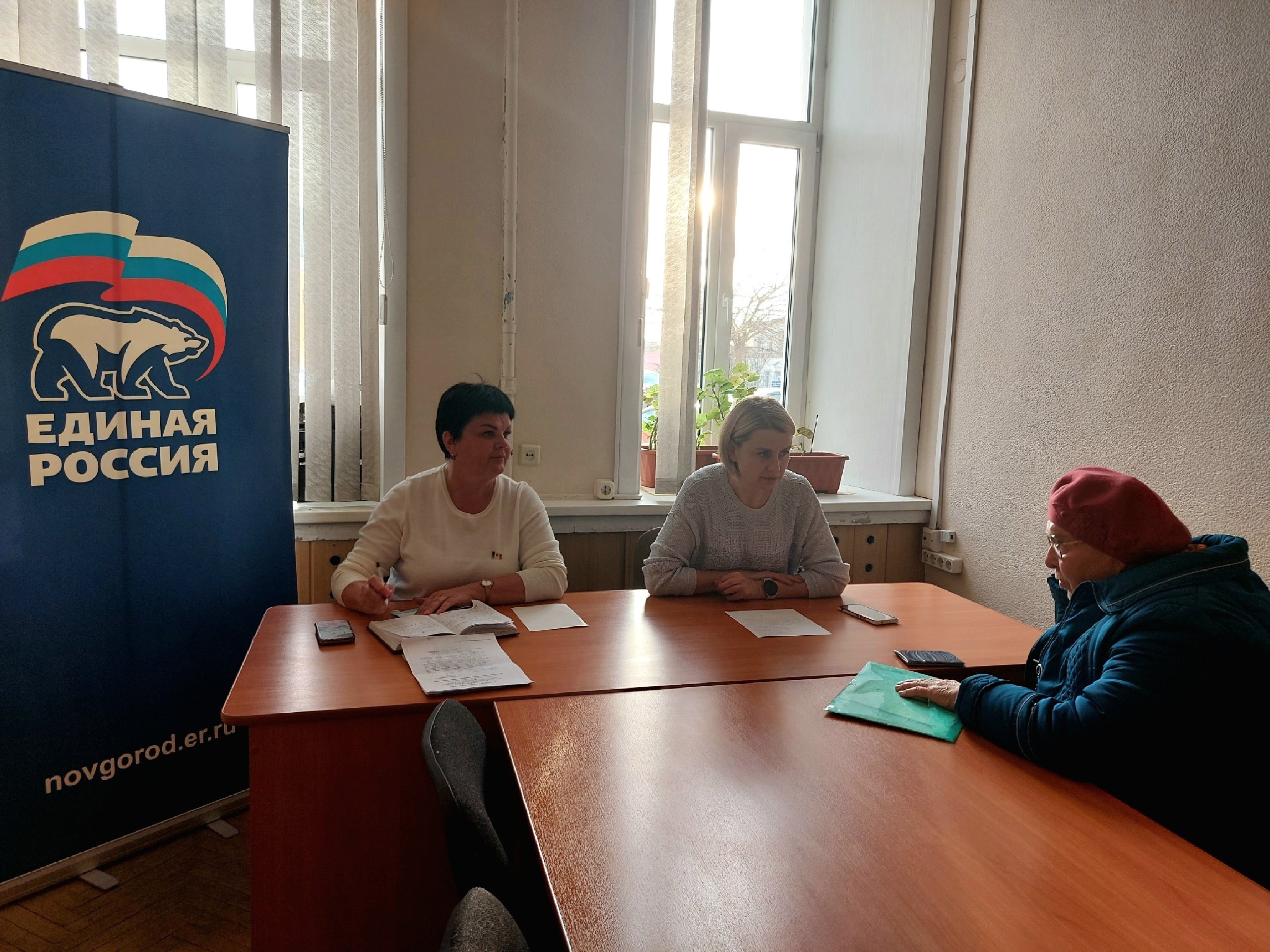 Депутаты Новгородской областной Думы Лариса Артемьева и Ольга Захарова провели совместный приём граждан в городе Боровичи