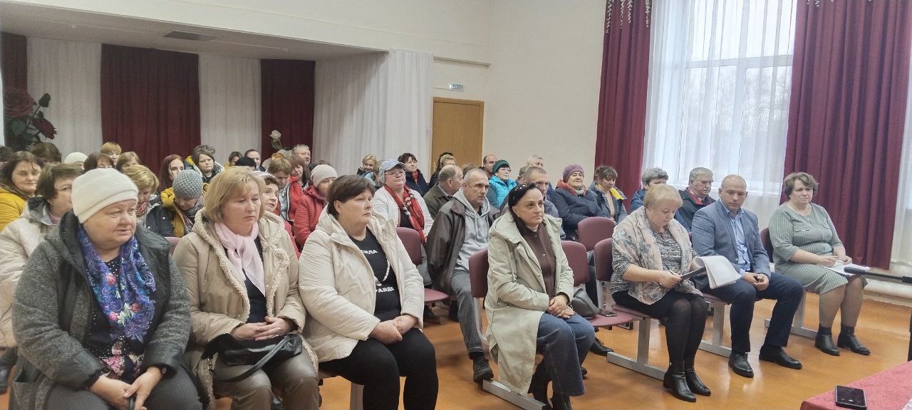 Жители Старорусского района обсуждают инициативу о преобразовании муниципалитета в округ