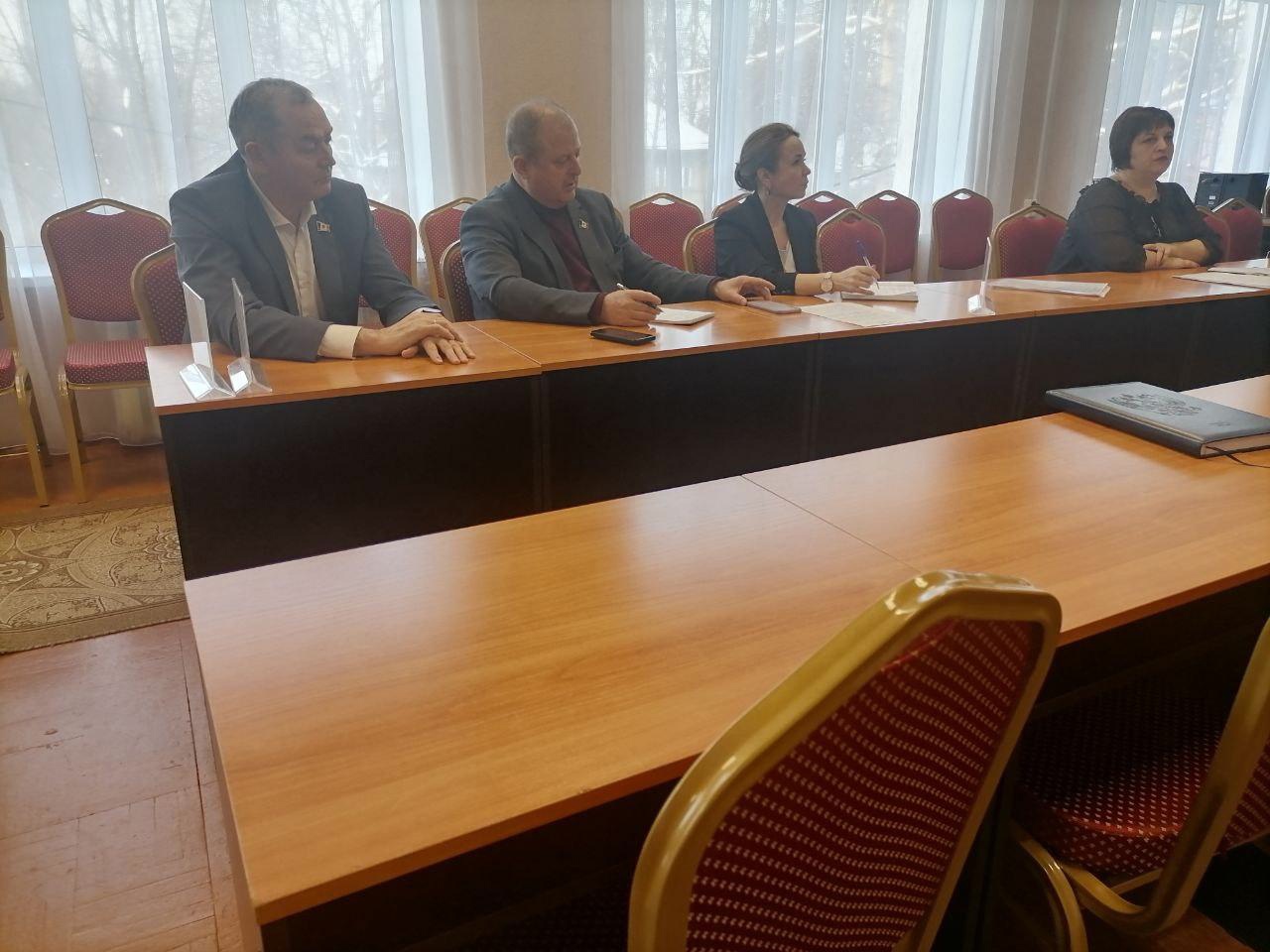 Депутаты областной Думы приняли участие в заседании Думы Марёвского муниципального округа