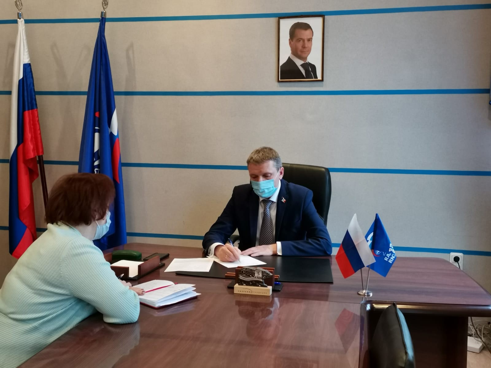 Депутат Новгородской областной Думы Анатолий Осипов провел прием граждан по личным вопросам