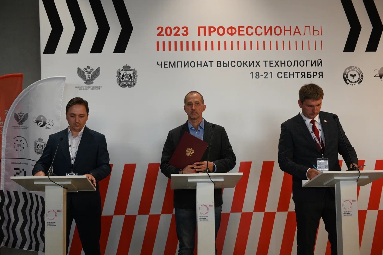 Новые образовательно-производственные кластеры появятся в трех учреждениях СПО Новгородской области