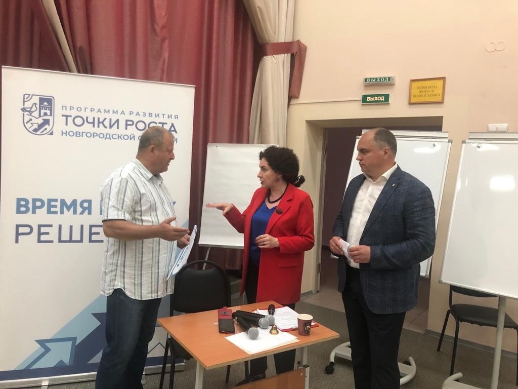 В Валдайском районе прошло обсуждение региональной программы развития «Точки роста» 