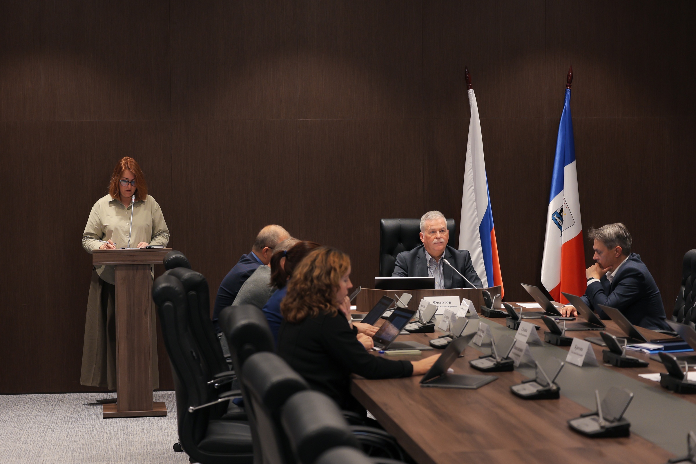 Комитеты Новгородской областной Думы продолжают работу над законопроектами, включенными в повестку заседания регионального парламента
