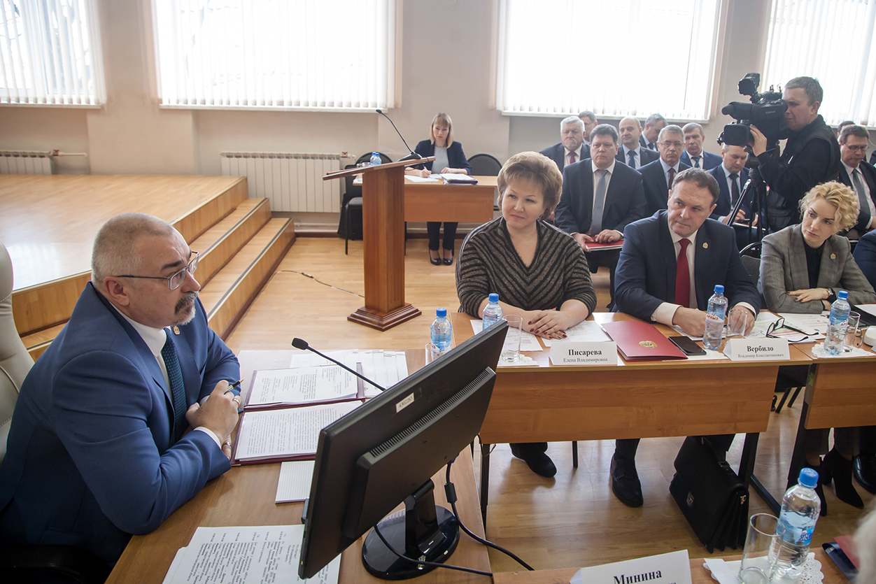 Депутаты Новгородской областной Думы приняли участие в выездном заседании регионального правительства