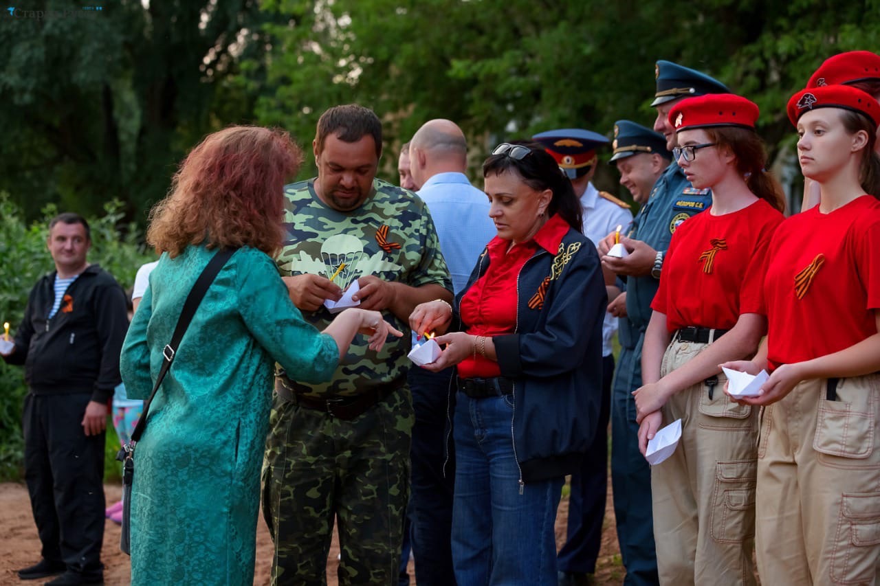  К акции "Свеча памяти" присоединилась Старая Русса