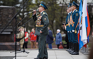 У стелы «Город воинской славы» в Великом Новгороде состоялся митинг в честь 77-говощины Победы
