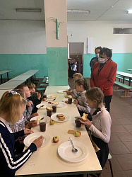 Ольга Борисова посетила школьные пищеблоки в Старорусском районе