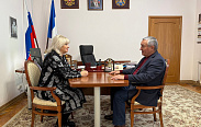 Председатель Новгородской областной Думы Юрий Бобрышев провёл встречу с депутатом Государственной Думы Еленой Цунаевой