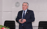 В преддверии 8 марта Юрий Бобрышев поздравил женщин-медиков