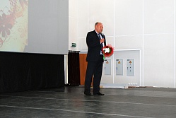 Депутат Юрий Саламонов поздравил боровичских педагогов