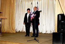 Юрий Саламонов поздравил главу Прогресского поселения со вступлением в должность