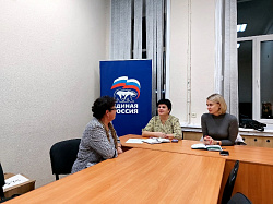 Депутаты областной Думы Лариса Артемьева и Ольга Захарова провели совместный приём граждан в Боровичах