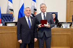 Сергей Яковлев награждён Почётным знаком Новгородской области «За заслуги в развитии парламентаризма»